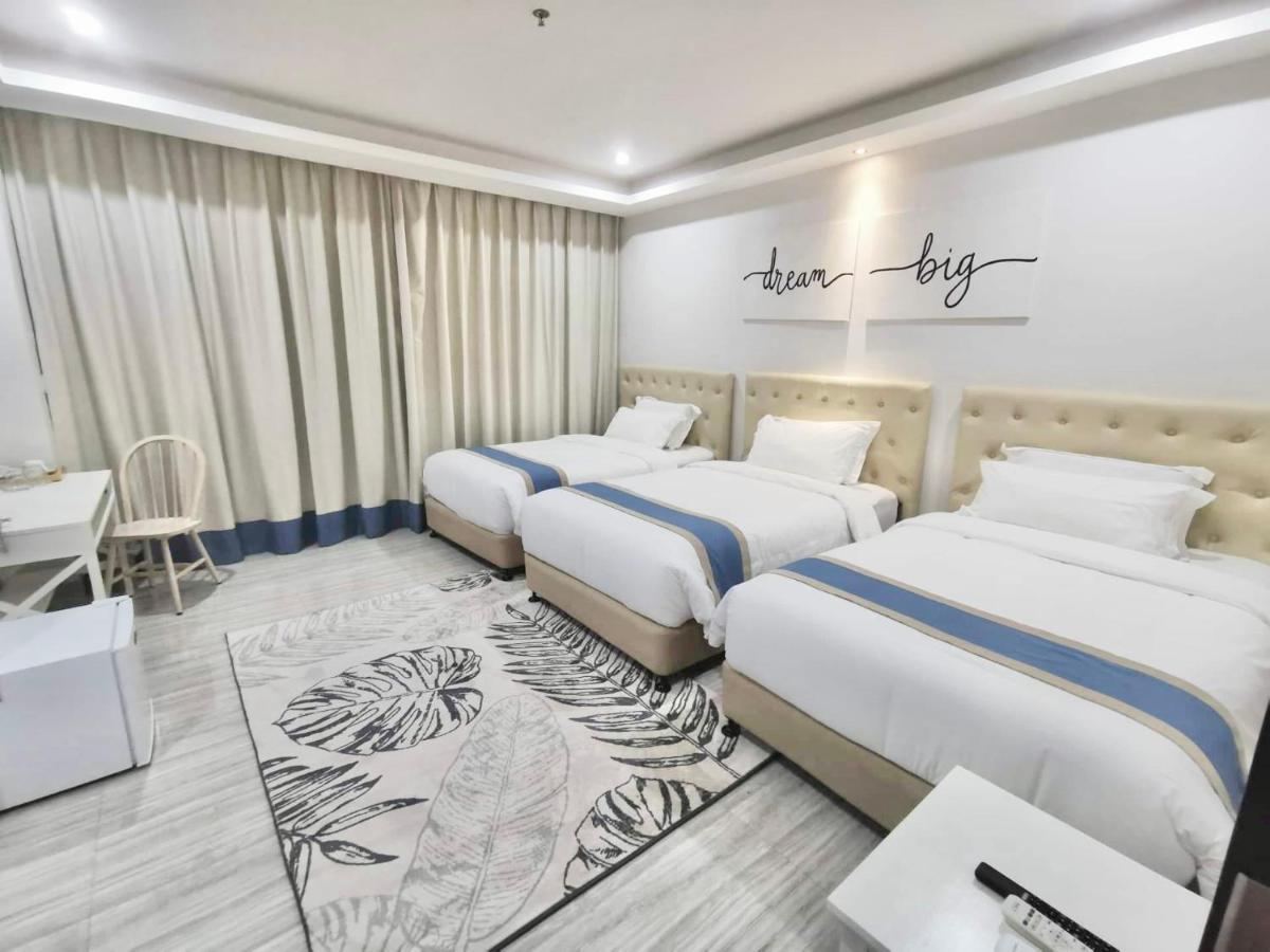 Hampton Suites Davao Exterior photo