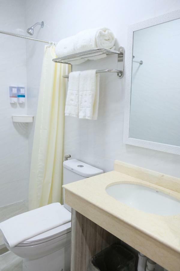 Hampton Suites Davao Exterior photo