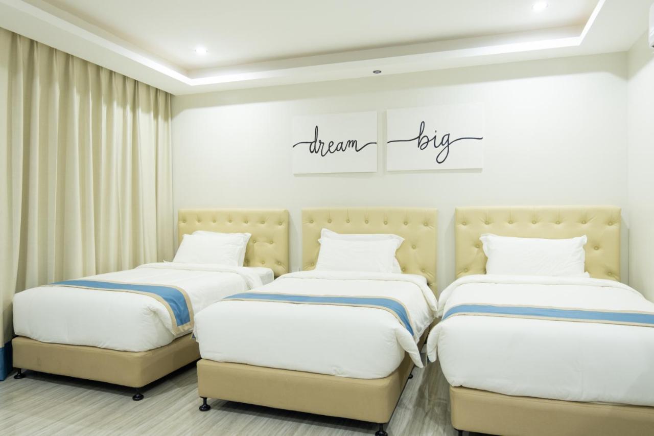Hampton Suites Davao Exterior photo