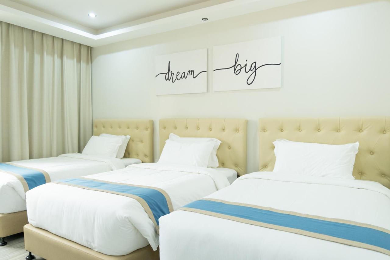Hampton Suites Davao Exterior photo