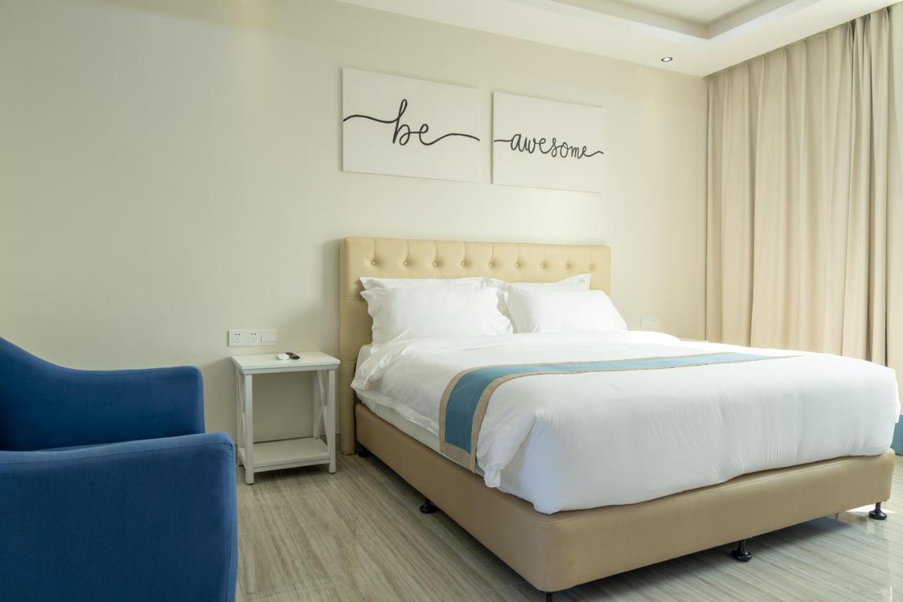 Hampton Suites Davao Exterior photo