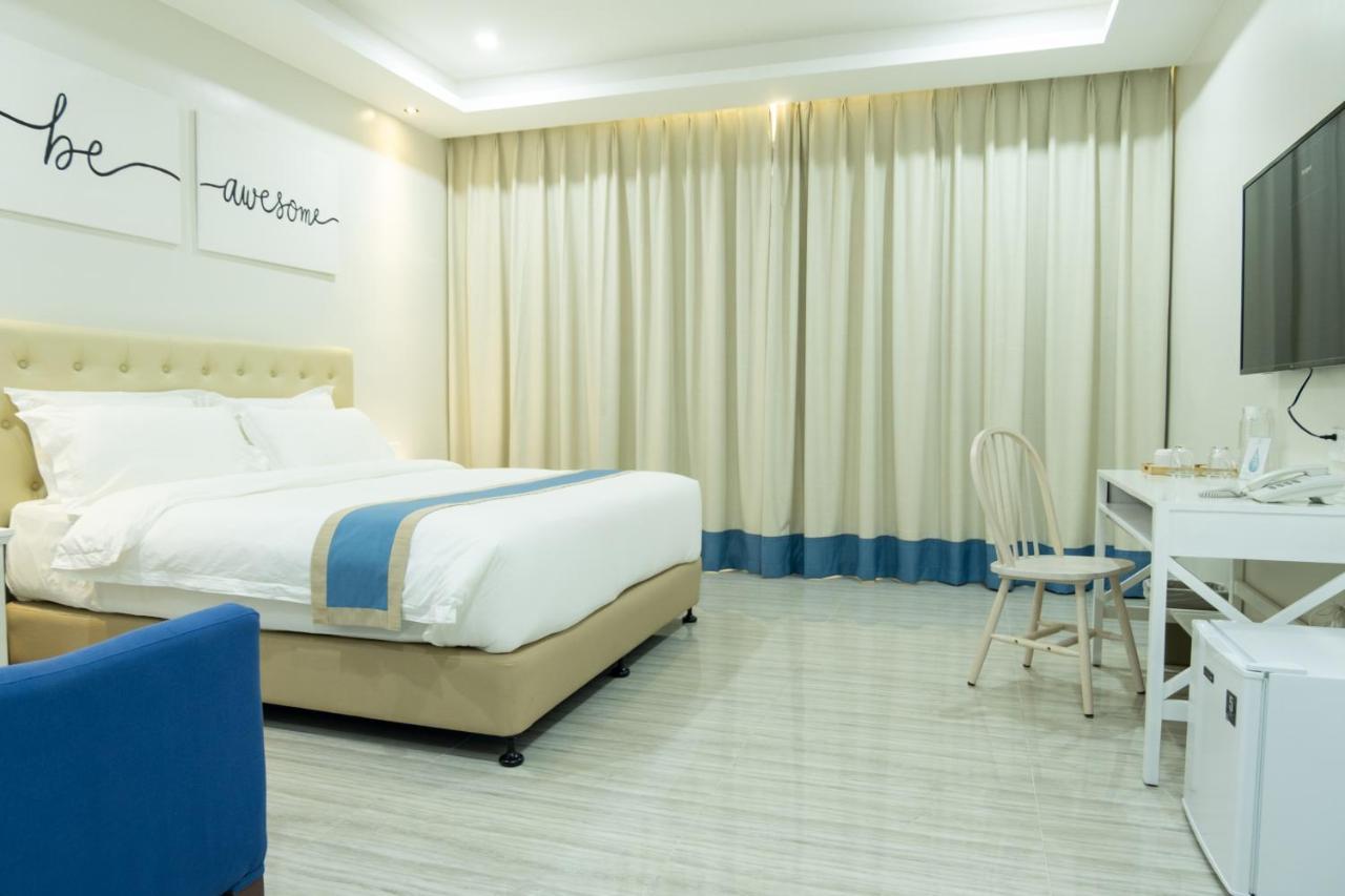 Hampton Suites Davao Exterior photo