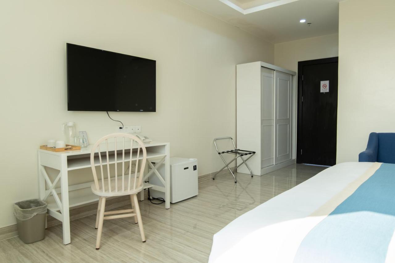 Hampton Suites Davao Exterior photo