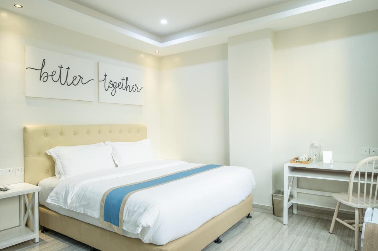 Hampton Suites Davao Exterior photo